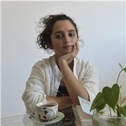 Persona nativa española estudiante de traducción e idiomas. Imparto clases online.